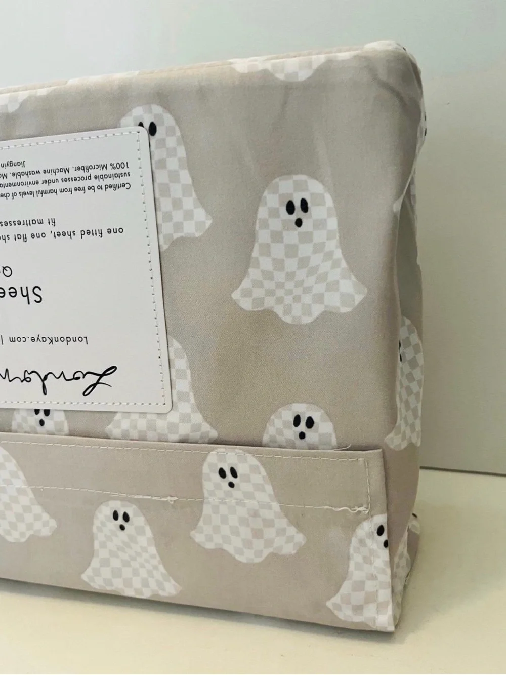London Kaye Gray with Checkerboard Ghosts Queen Size Halloween Sheet Set